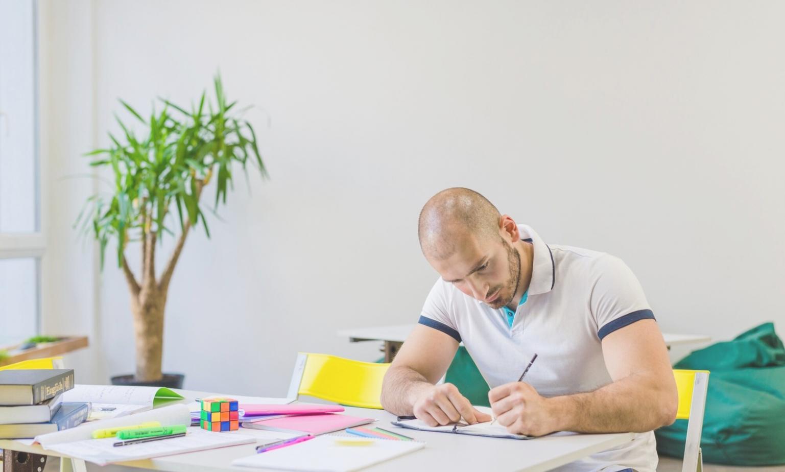 calzivoryaon Finanzberatung Team bei der Arbeit